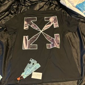 Authentic Off-White tee. I have plenty of drip for sale 🤝🏾
